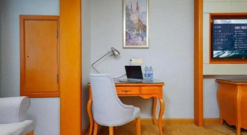 Vienna Hotel Guiyang North Station Dream City