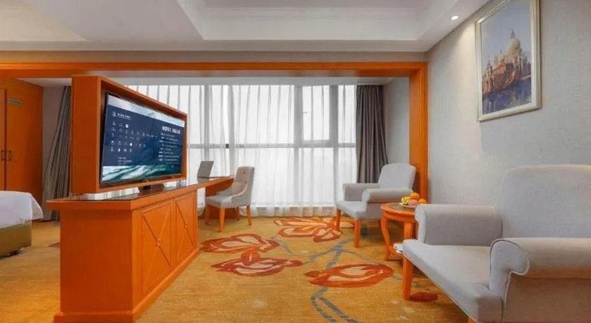 Vienna Hotel Guiyang North Station Dream City
