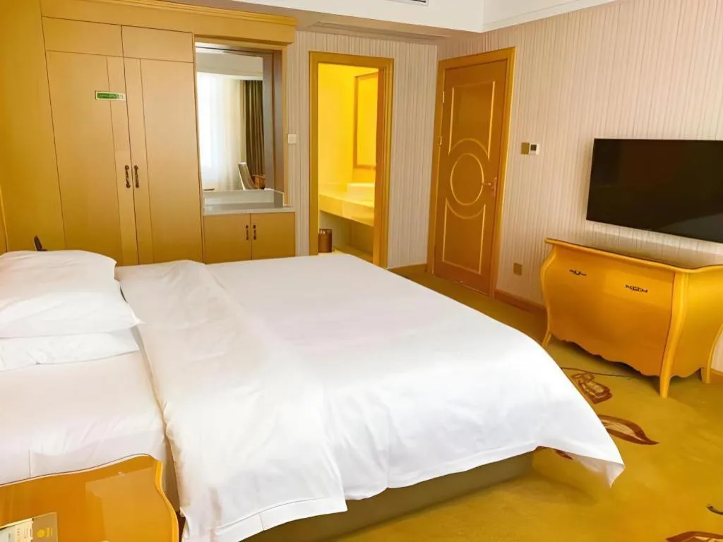 Bed in Vienna Hotel Guangdong Zhongshan Caihong Avenue