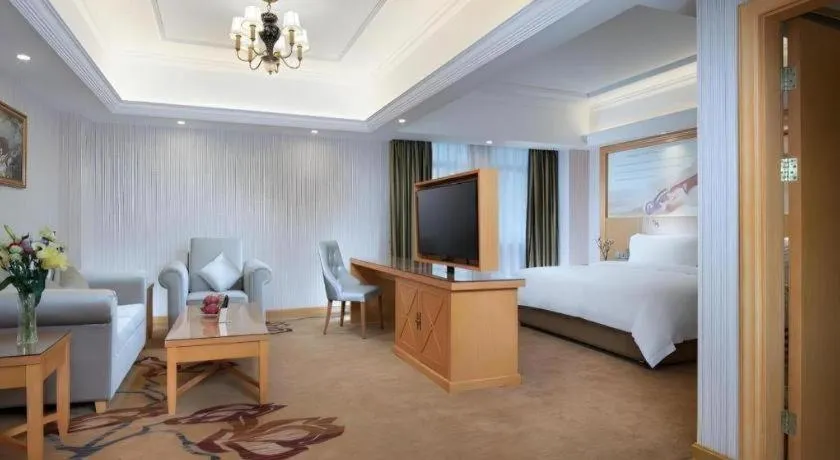 Bed in Vienna Hotel Guangdong Zhongshan Caihong Avenue