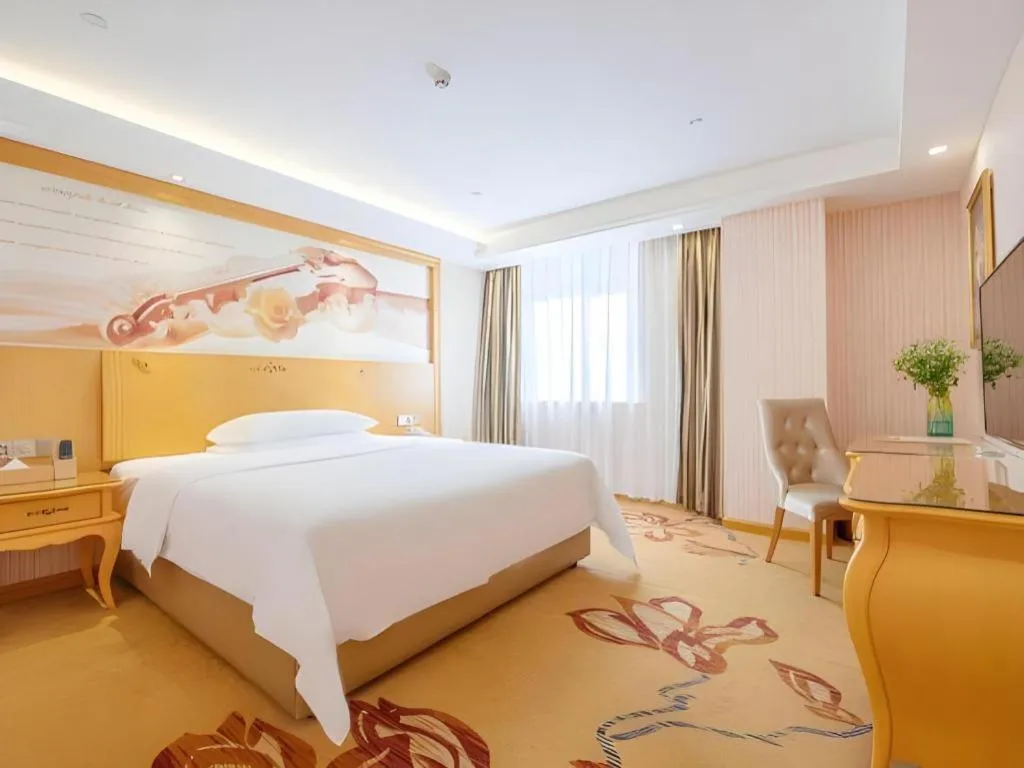 Bed in Vienna Hotel Guangdong Zhongshan Caihong Avenue