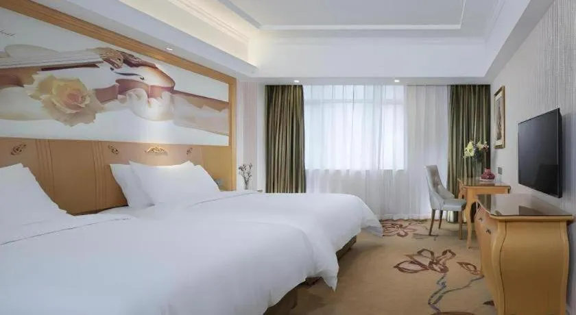 Bed in Vienna Hotel Guangdong Zhongshan Caihong Avenue