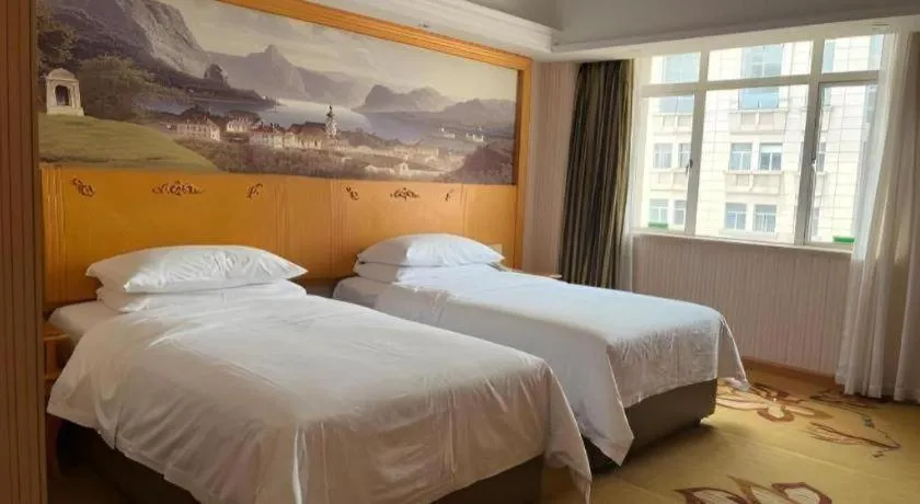 Bed in Vienna Hotel Guangdong Zhongshan Caihong Avenue