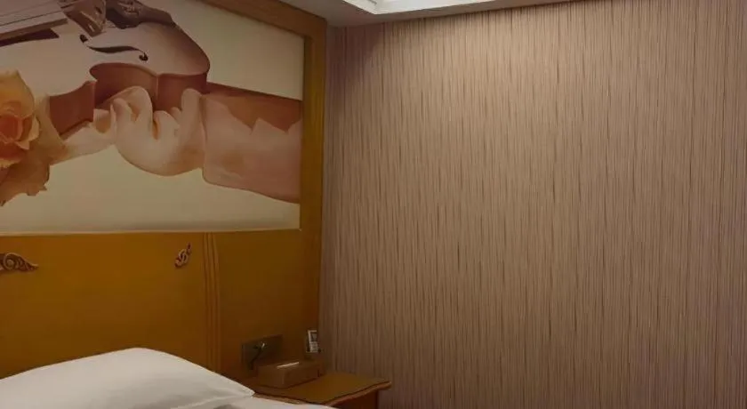 Bed in Vienna Hotel Guangdong Zhongshan Caihong Avenue