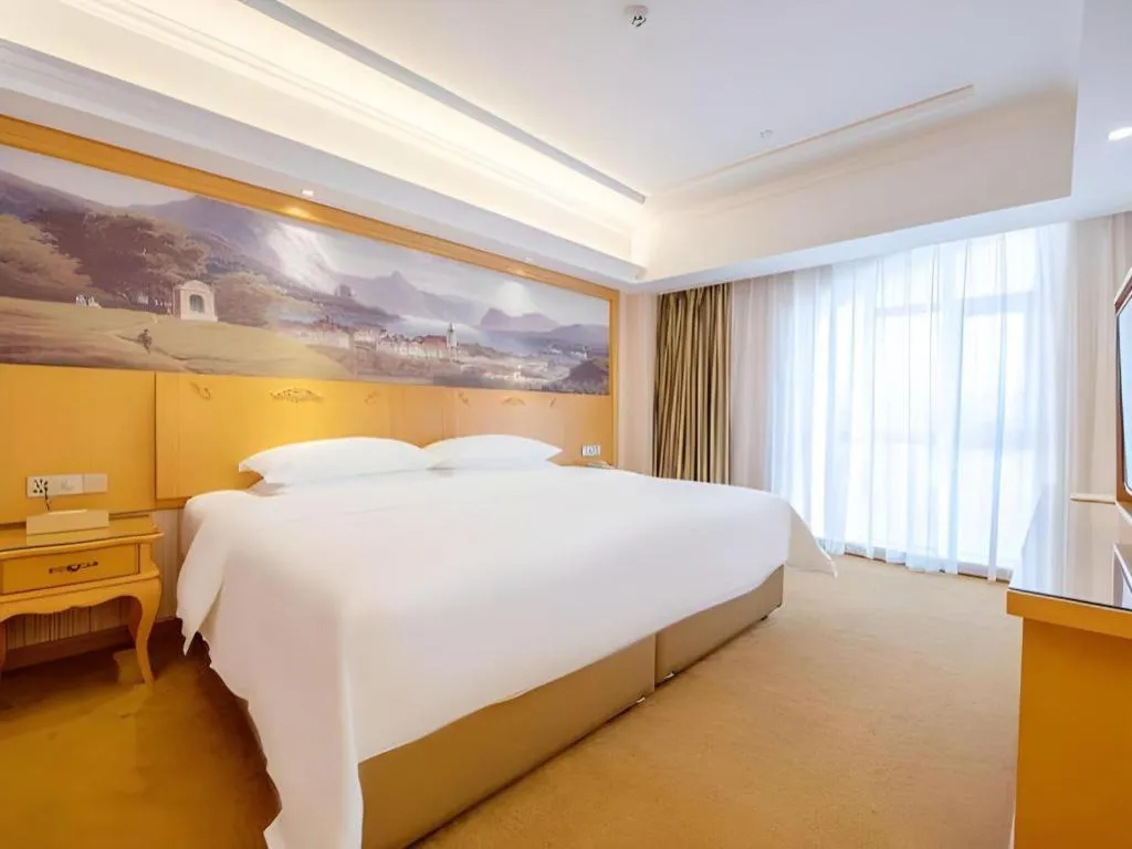 Bed in Vienna Hotel Guangdong Zhongshan Caihong Avenue