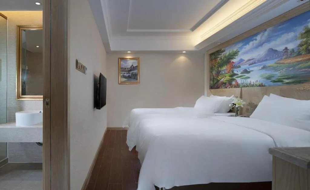 Bed in Vienna Hotel Shenzhen Window of the World Qiaochengdong Metro Station