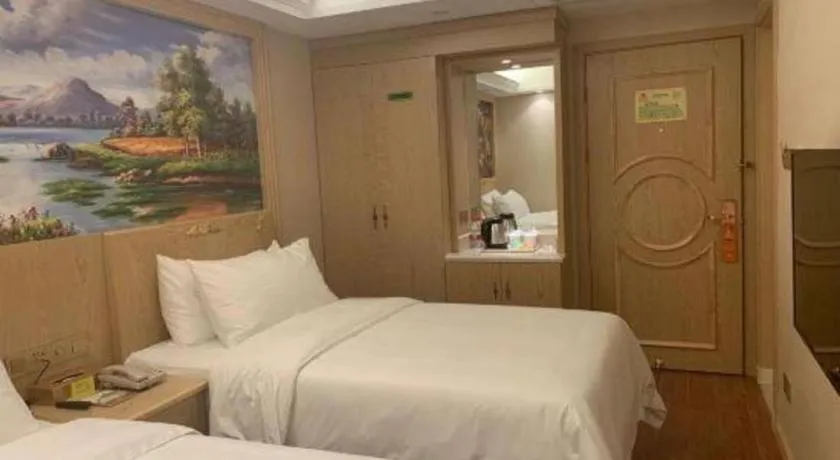 Bed in Vienna Hotel Shenzhen Window of the World Qiaochengdong Metro Station