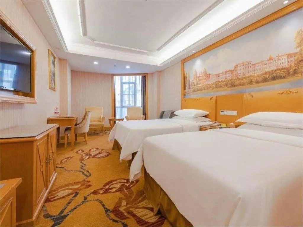 Bed in Vienna Hotel Shenzhen Window of the World Qiaochengdong Metro Station