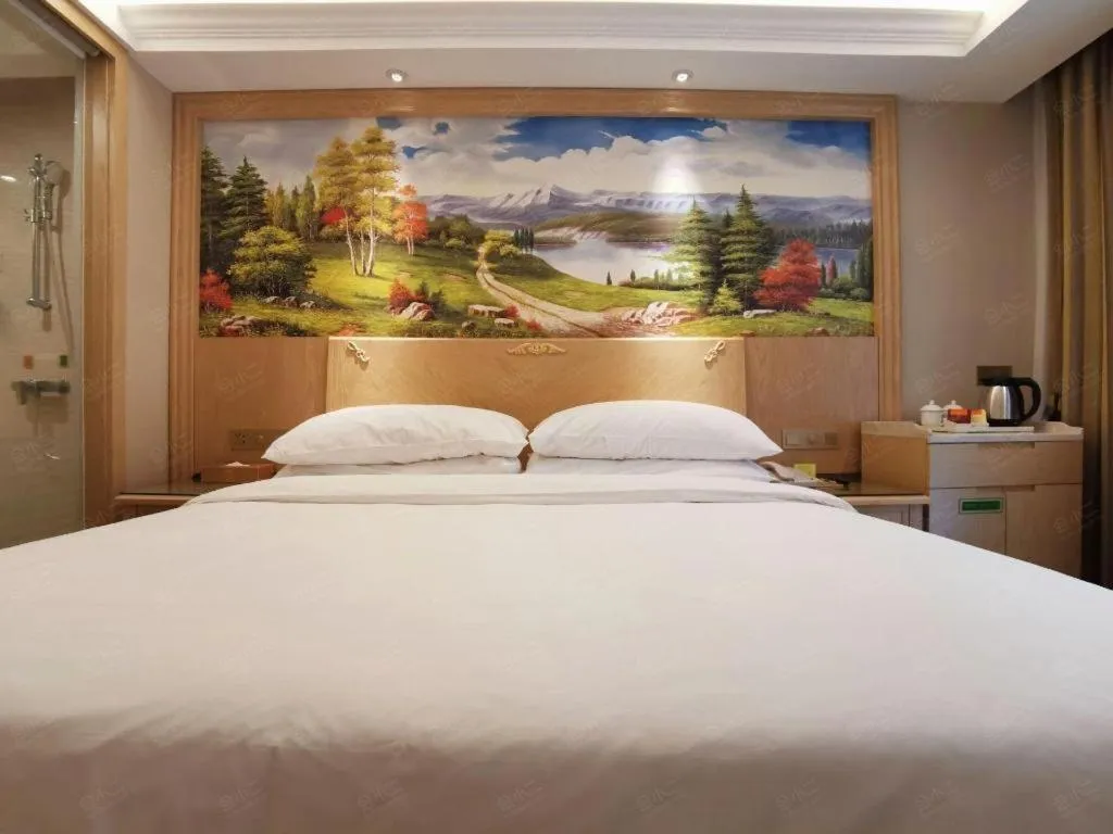 Bed in Vienna Hotel Shenzhen Window of the World Qiaochengdong Metro Station