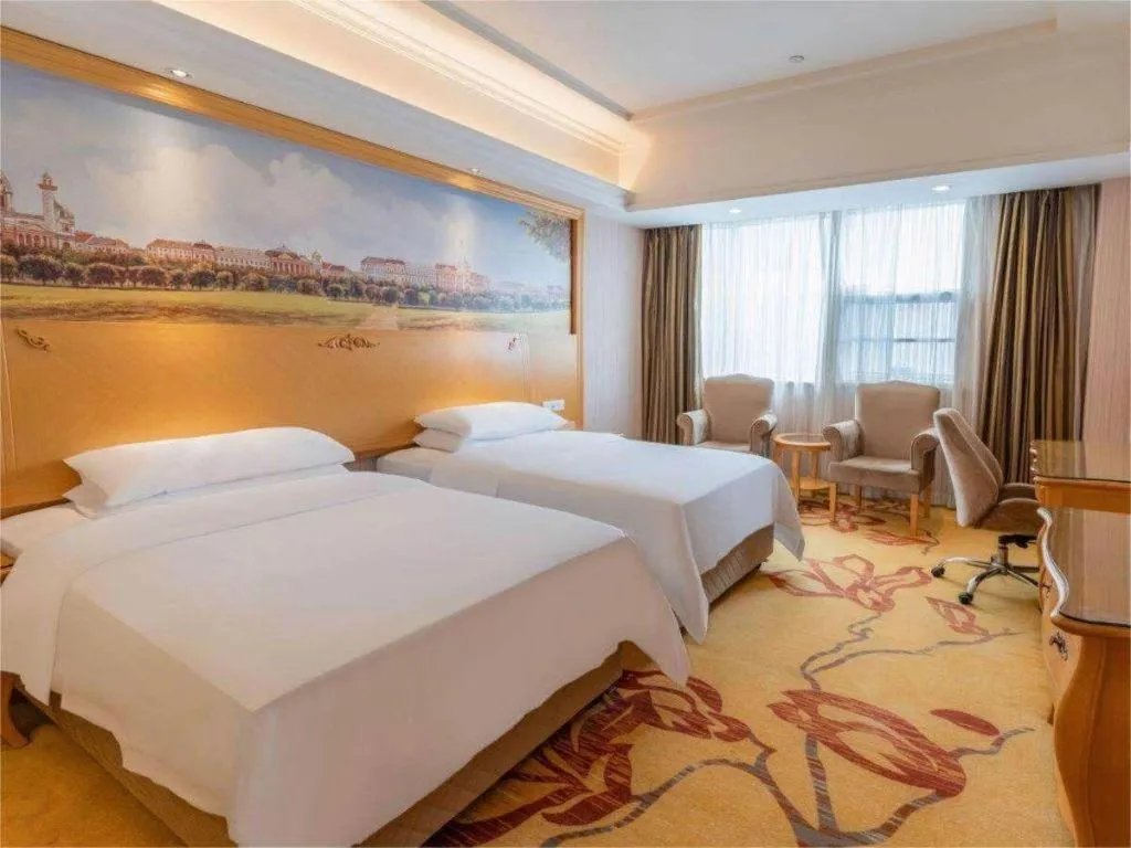 Bed in Vienna Hotel Shenzhen Window of the World Qiaochengdong Metro Station