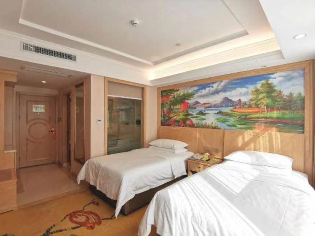 Bed in Vienna Hotel Shenzhen Window of the World Qiaochengdong Metro Station