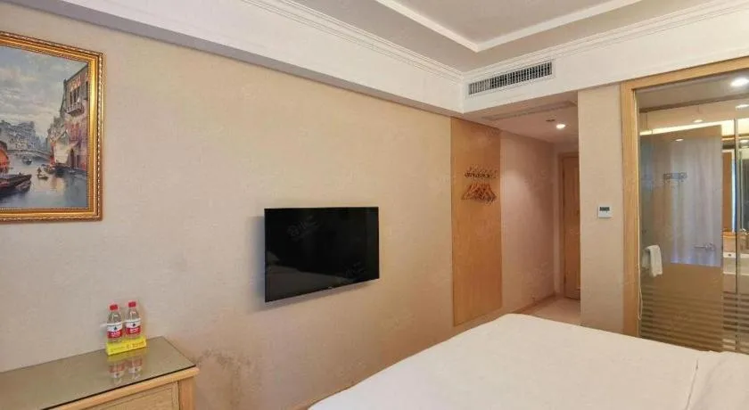 Bed in Vienna Hotel Shenzhen Window of the World Qiaochengdong Metro Station