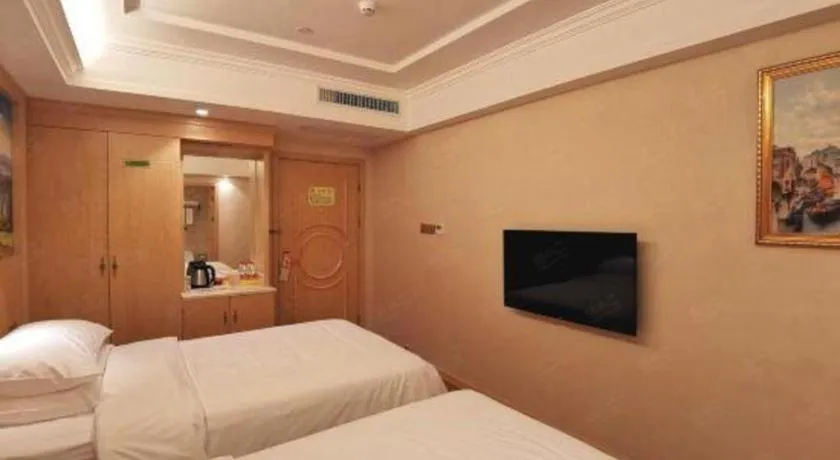 Bed in Vienna Hotel Shenzhen Window of the World Qiaochengdong Metro Station