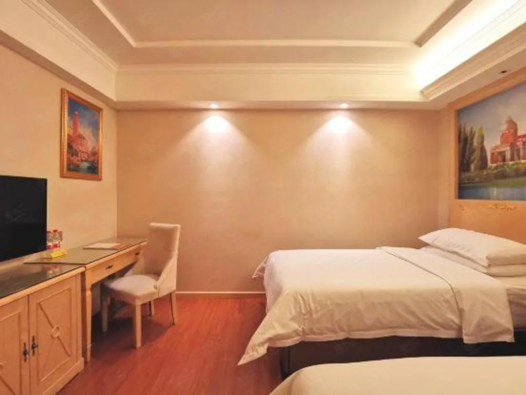 Bed in Vienna Hotel Shenzhen Window of the World Qiaochengdong Metro Station