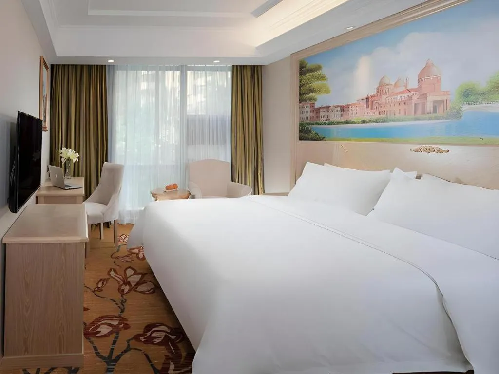 Bed in Vienna Hotel Shenzhen Window of the World Qiaochengdong Metro Station