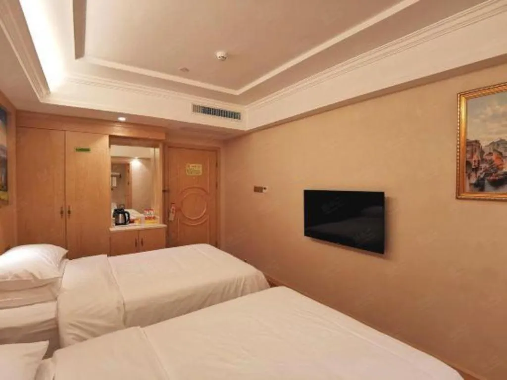 Bed in Vienna Hotel Shenzhen Window of the World Qiaochengdong Metro Station