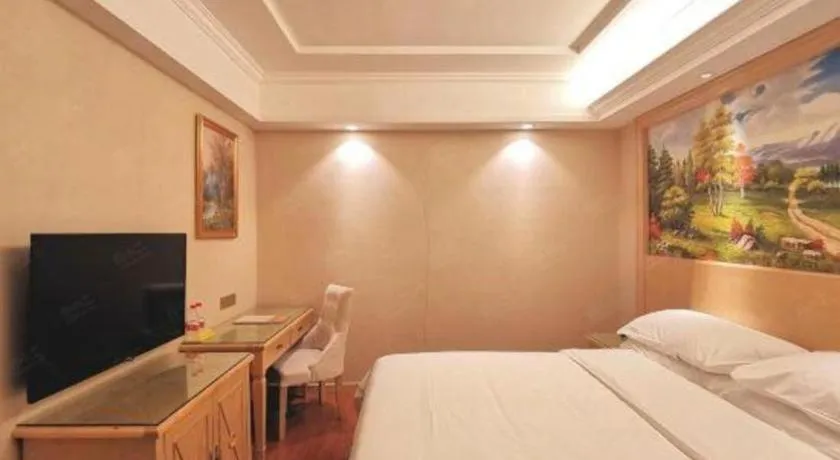 Bed in Vienna Hotel Shenzhen Window of the World Qiaochengdong Metro Station