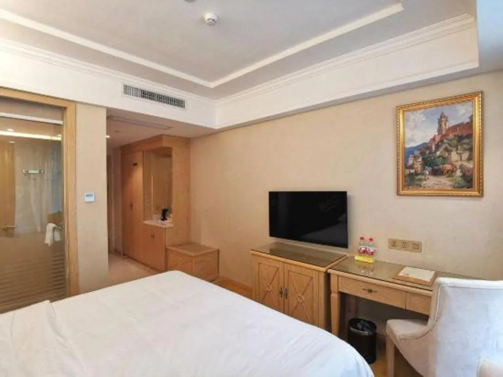 Bed in Vienna Hotel Shenzhen Window of the World Qiaochengdong Metro Station