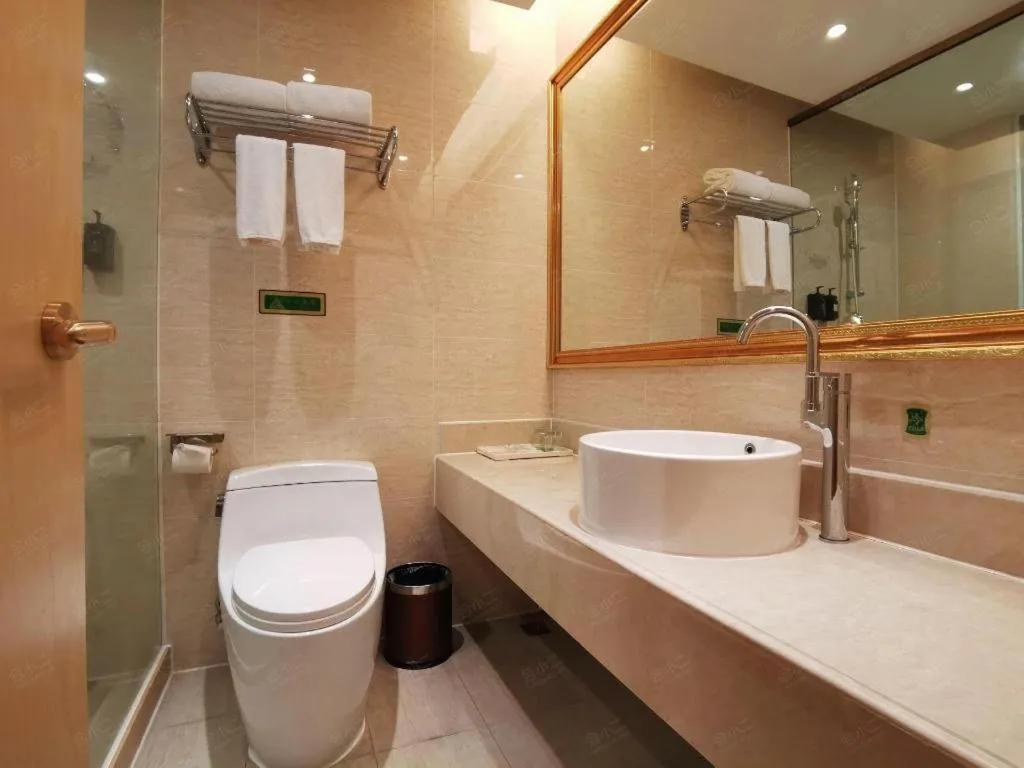 Vienna Hotel Shenzhen Window of the World Qiaochengdong Metro Station