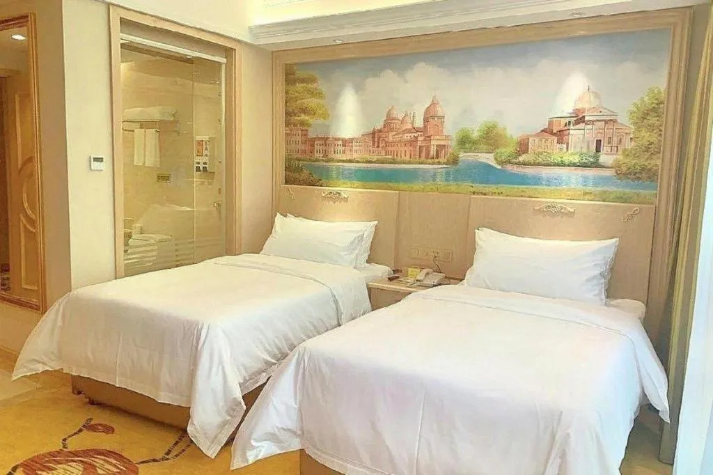 Bed in Vienna Hotel Shenzhen Window of the World Qiaochengdong Metro Station