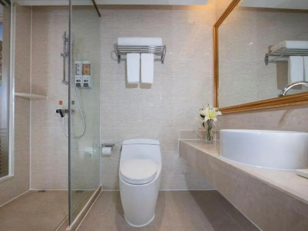 Vienna Hotel Shenzhen Window of the World Qiaochengdong Metro Station