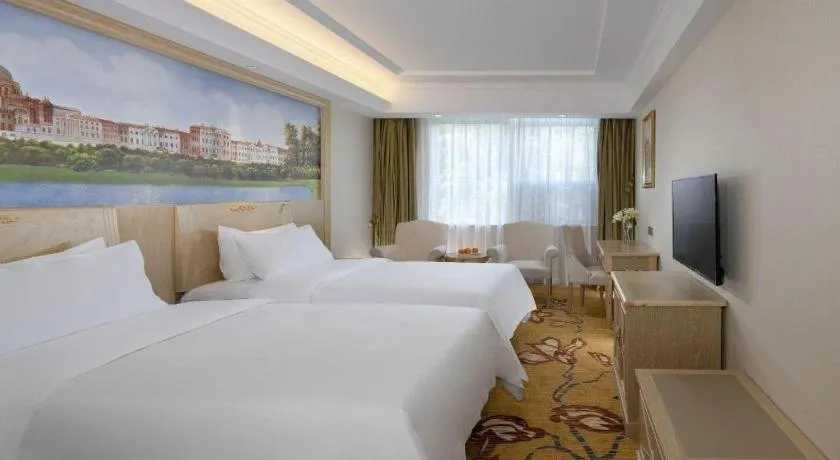 Bed in Vienna Hotel Shenzhen Window of the World Qiaochengdong Metro Station