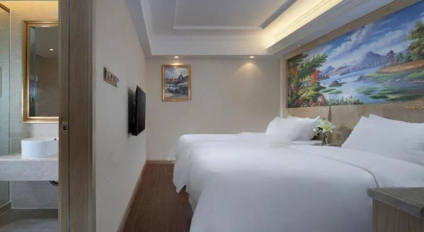 Bed in Vienna Hotel Shenzhen Window of the World Qiaochengdong Metro Station