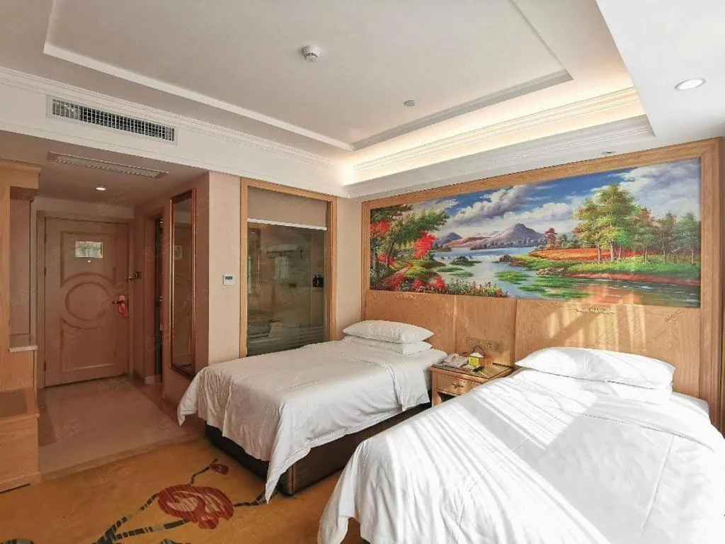 Bed in Vienna Hotel Shenzhen Window of the World Qiaochengdong Metro Station