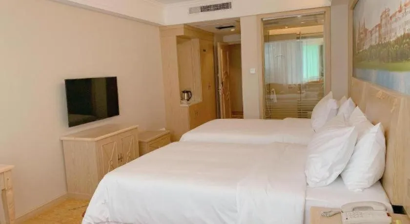 Bed in Vienna Hotel Shenzhen Window of the World Qiaochengdong Metro Station