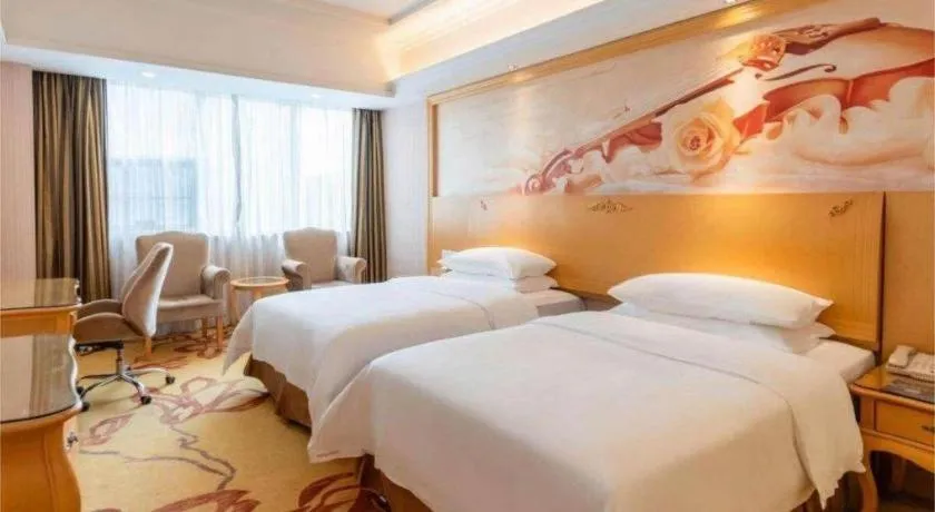 Bed in Vienna Hotel Shenzhen Window of the World Qiaochengdong Metro Station