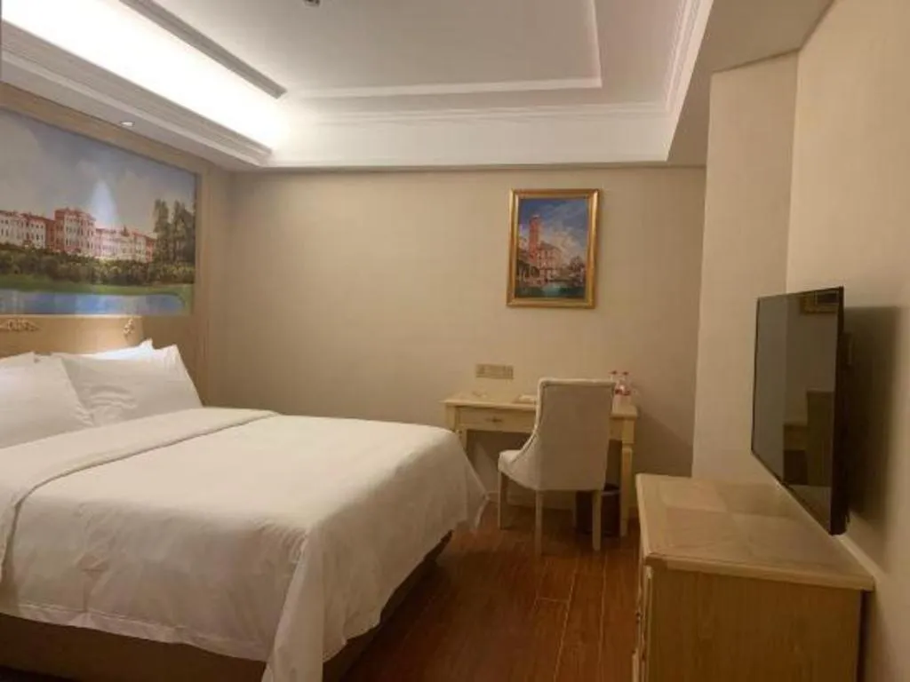 Bed in Vienna Hotel Shenzhen Window of the World Qiaochengdong Metro Station