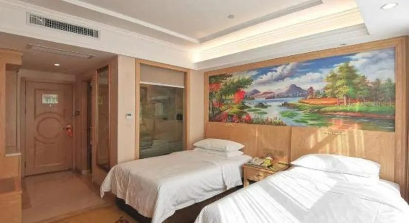 Bed in Vienna Hotel Shenzhen Window of the World Qiaochengdong Metro Station