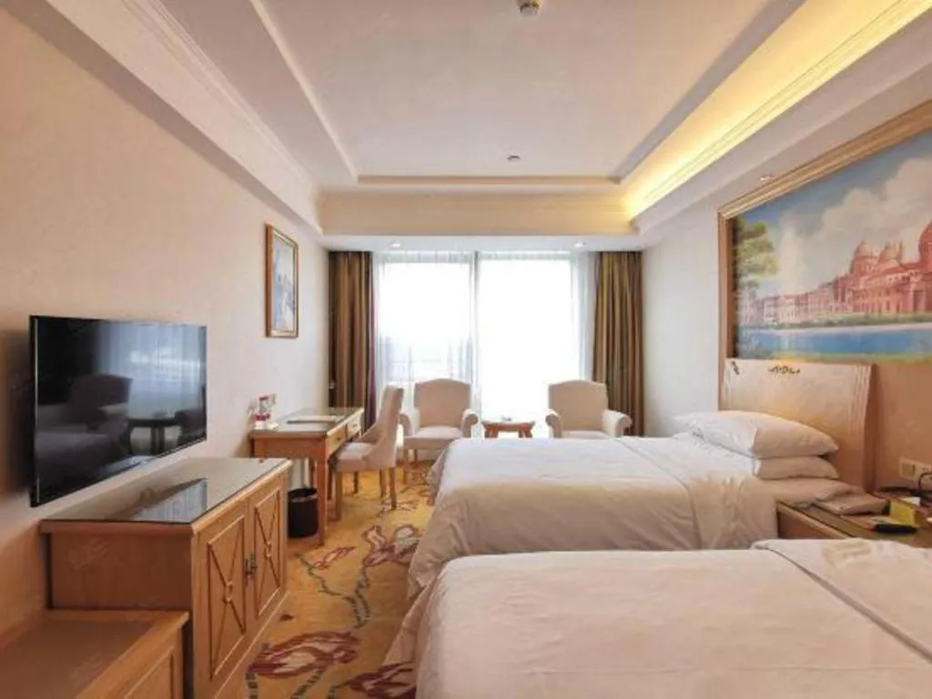 Bed in Vienna Hotel Shenzhen Window of the World Qiaochengdong Metro Station