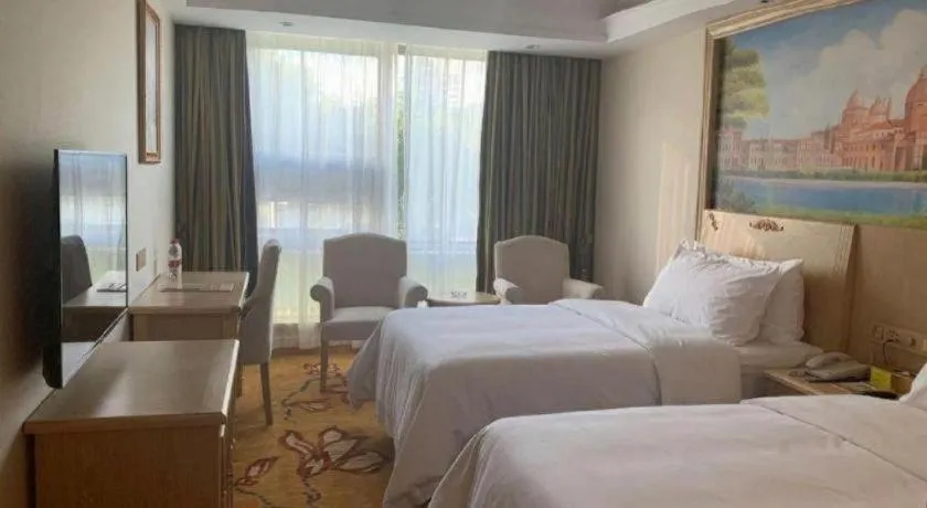 Bed in Vienna Hotel Shenzhen Window of the World Qiaochengdong Metro Station