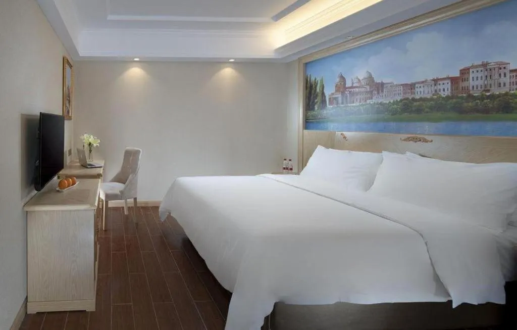 Bed in Vienna Hotel Shenzhen Window of the World Qiaochengdong Metro Station