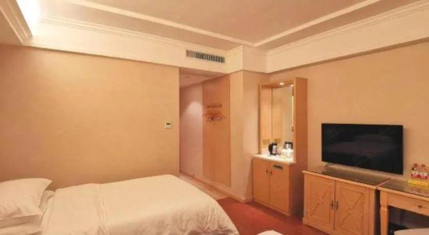 Bed in Vienna Hotel Shenzhen Window of the World Qiaochengdong Metro Station