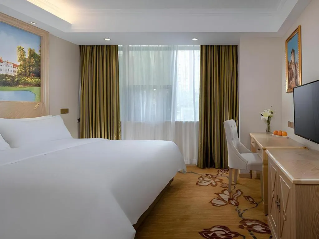 Bed in Vienna Hotel Shenzhen Window of the World Qiaochengdong Metro Station