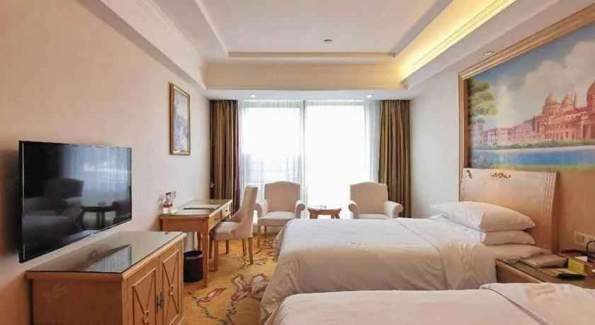 Bed in Vienna Hotel Shenzhen Window of the World Qiaochengdong Metro Station