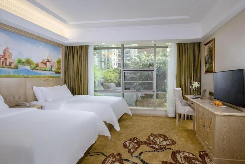 Bed in Vienna Hotel Shenzhen Window of the World Qiaochengdong Metro Station