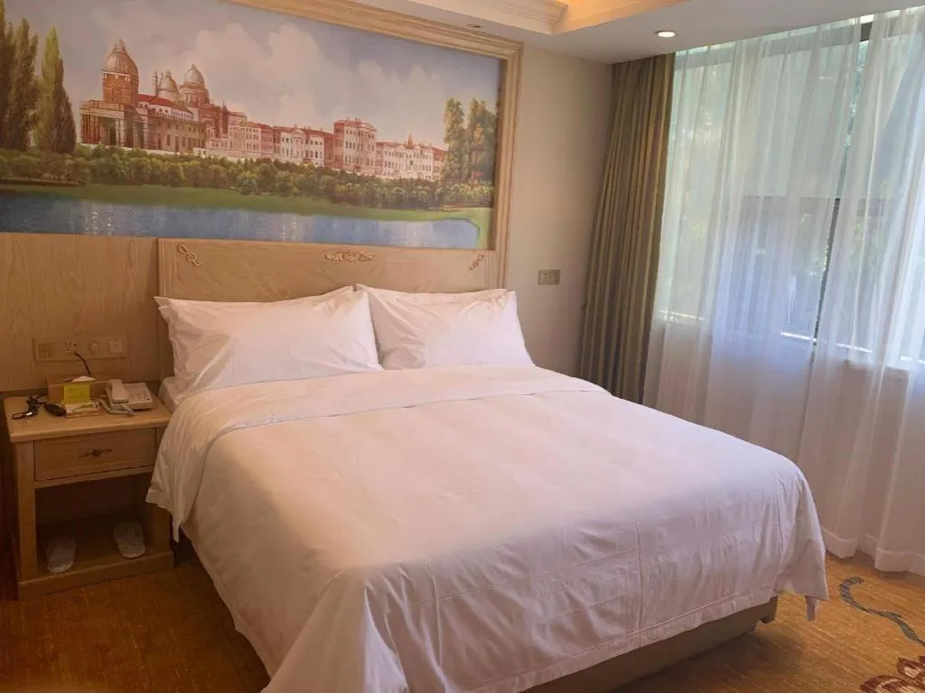 Bed in Vienna Hotel Shenzhen Window of the World Qiaochengdong Metro Station