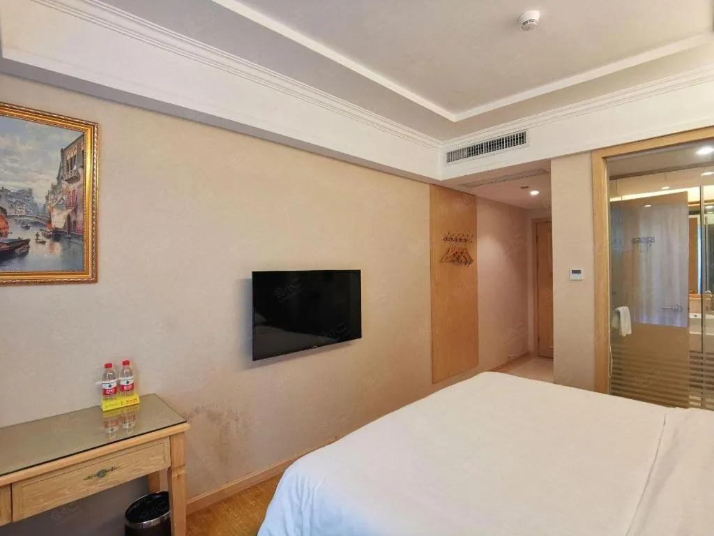 Bed in Vienna Hotel Shenzhen Window of the World Qiaochengdong Metro Station