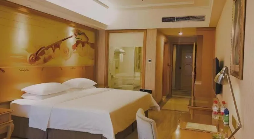 Bed in Vienna Hotel Guangdong Meizhou Fengshun