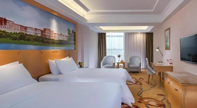 Bed in Vienna Hotel Guangdong Meizhou Fengshun
