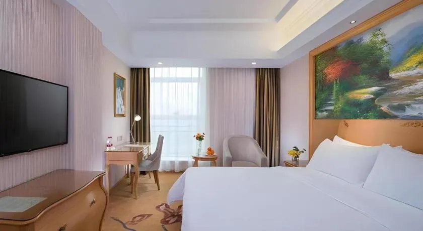 Bed in Vienna Hotel Guangdong Meizhou Fengshun