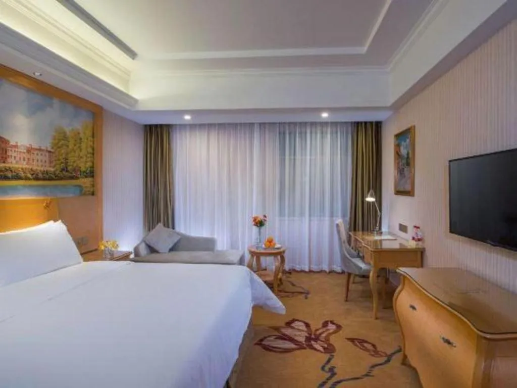 Bed in Vienna Hotel Guangdong Meizhou Fengshun
