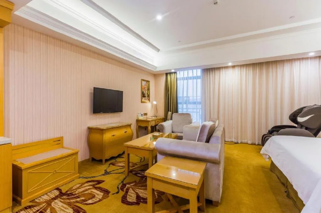 Bed in Vienna Hotel Guangdong Meizhou Fengshun