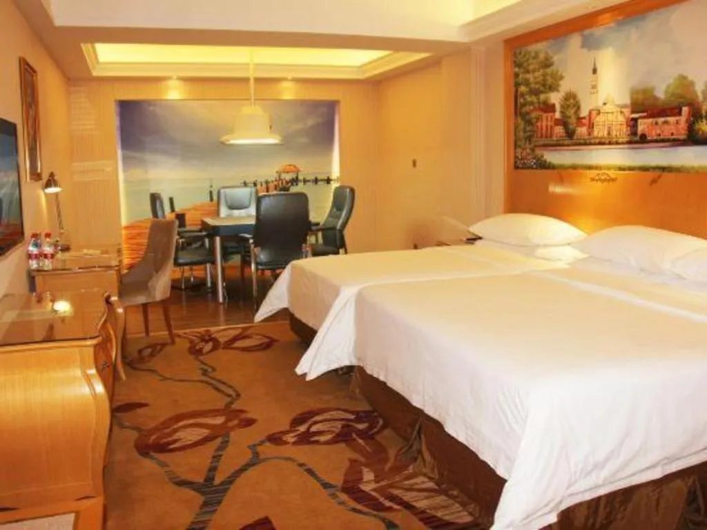 Bed in Vienna Hotel Guangdong Meizhou Fengshun