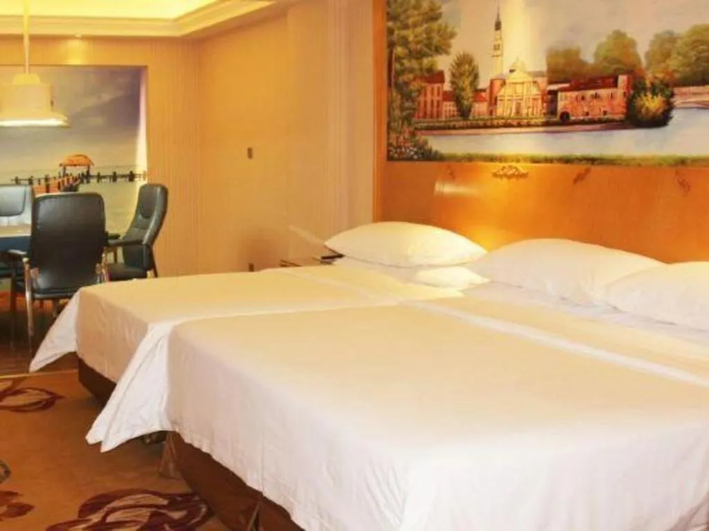 Bed in Vienna Hotel Guangdong Meizhou Fengshun