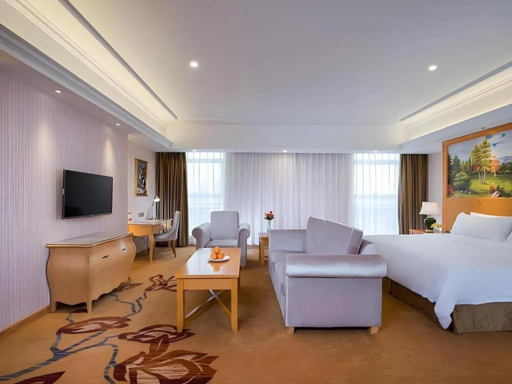 Bed in Vienna Hotel Guangdong Meizhou Fengshun