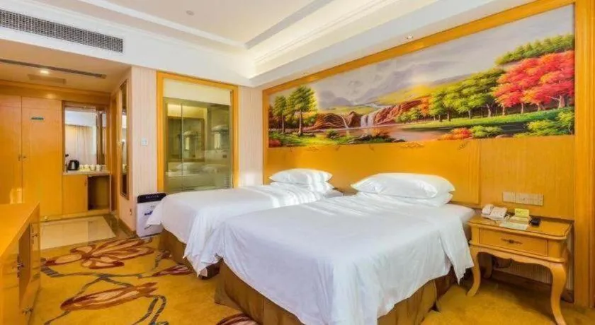 Bed in Vienna Hotel Guangdong Meizhou Fengshun